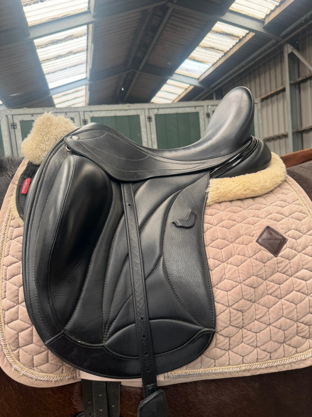 Frank baines venetian dressuurzadel. 17,5 inxh, Dieren en Toebehoren, Paarden en Pony's | Zadels, Ophalen of Verzenden, Gebruikt