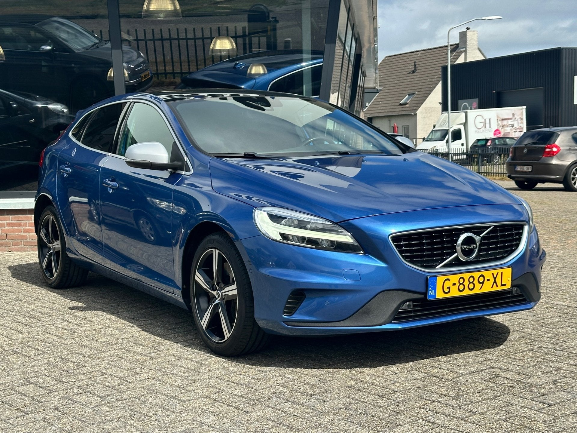 Volvo V40 1.5 T3 R-Desing Polar+ Sport LED_PANO_CAM_HARMAN K, Auto's, Volvo, 4 cilinders, 700 kg, Blauw, Origineel Nederlands