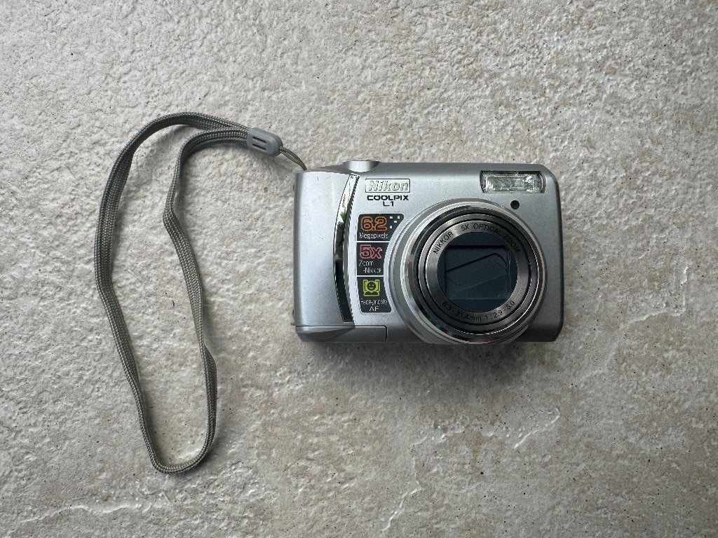 Te koop: Nikon Coolpix L1 fototoestel met beschermtasje, Gebruikt, Ophalen of Verzenden, 4 t/m 7 keer, Nikon