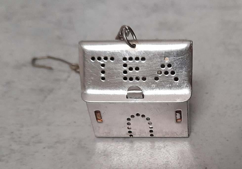 Metalen THEEZEEFJE / theefilter in de vorm van een huisje, Ophalen of Verzenden, Zo goed als nieuw