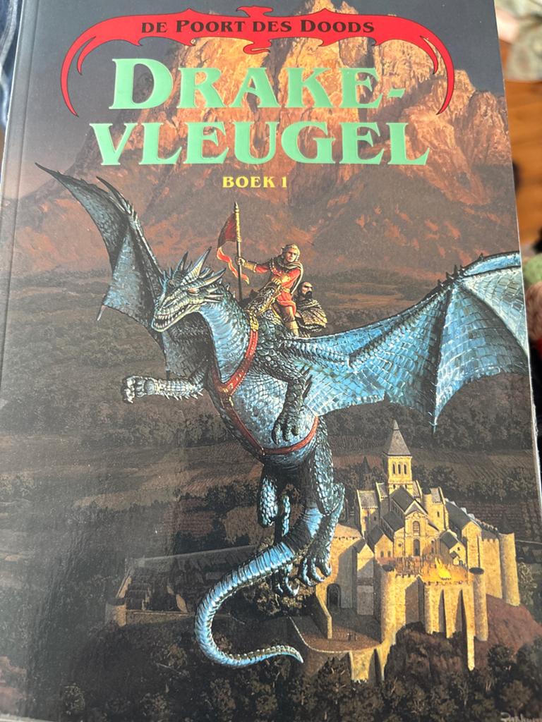 Drakelvleugel Boek 1: De Poort des Doods - Fantasy Epos, Boeken, Fantasy, Gelezen, Ophalen of Verzenden