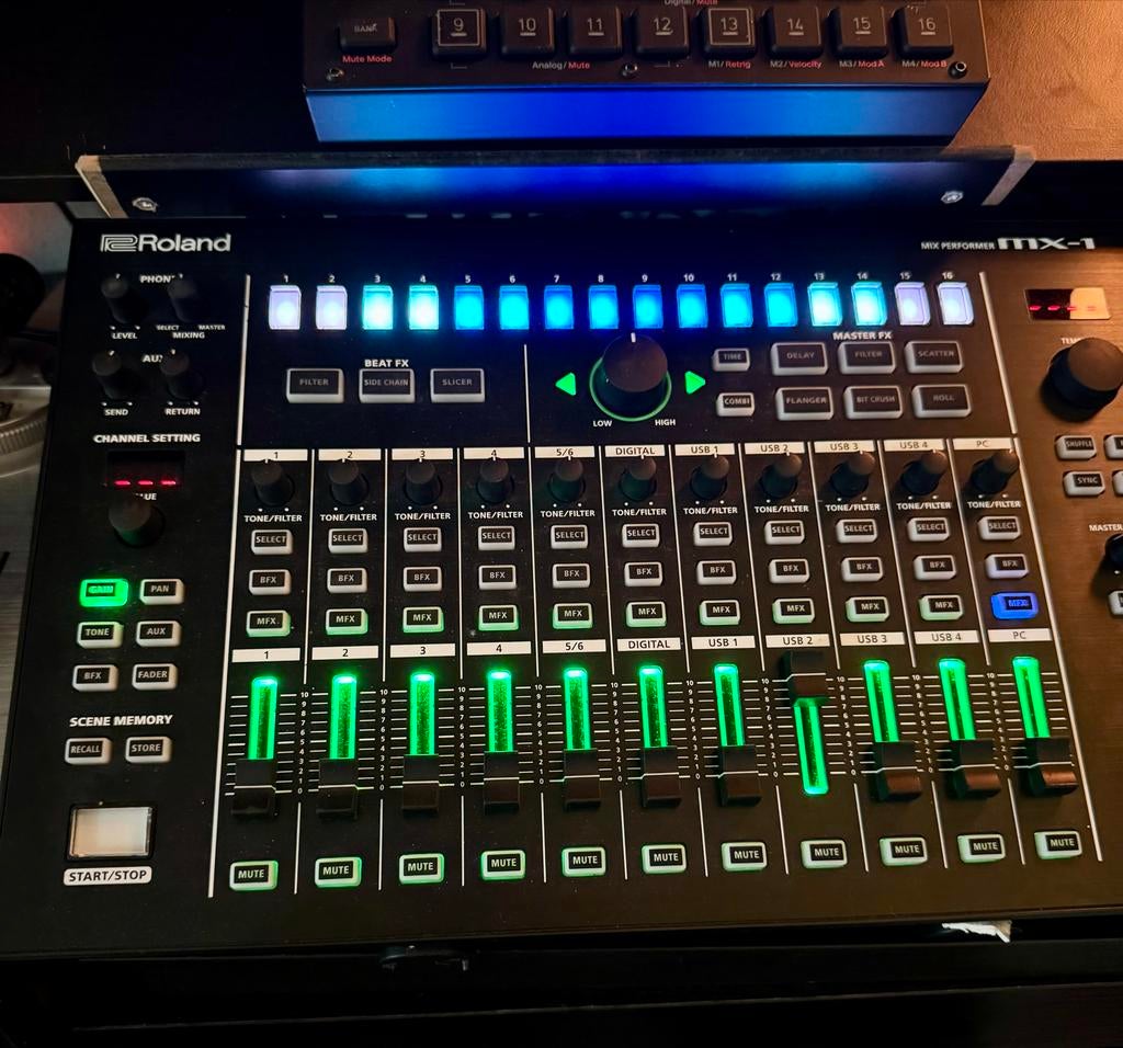Roland MX-1 Mix Performer, Muziek en Instrumenten, Mengpanelen, Ophalen of Verzenden, Gebruikt, 10 tot 20 kanalen