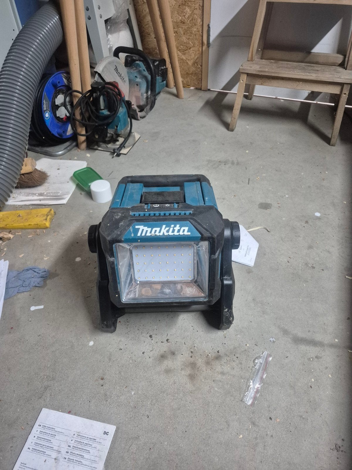 Makita ML005G Accu Bouwlamp 14.4V/18V/36V/40V (max), Ophalen of Verzenden, Minder dan 50 watt, Lamp