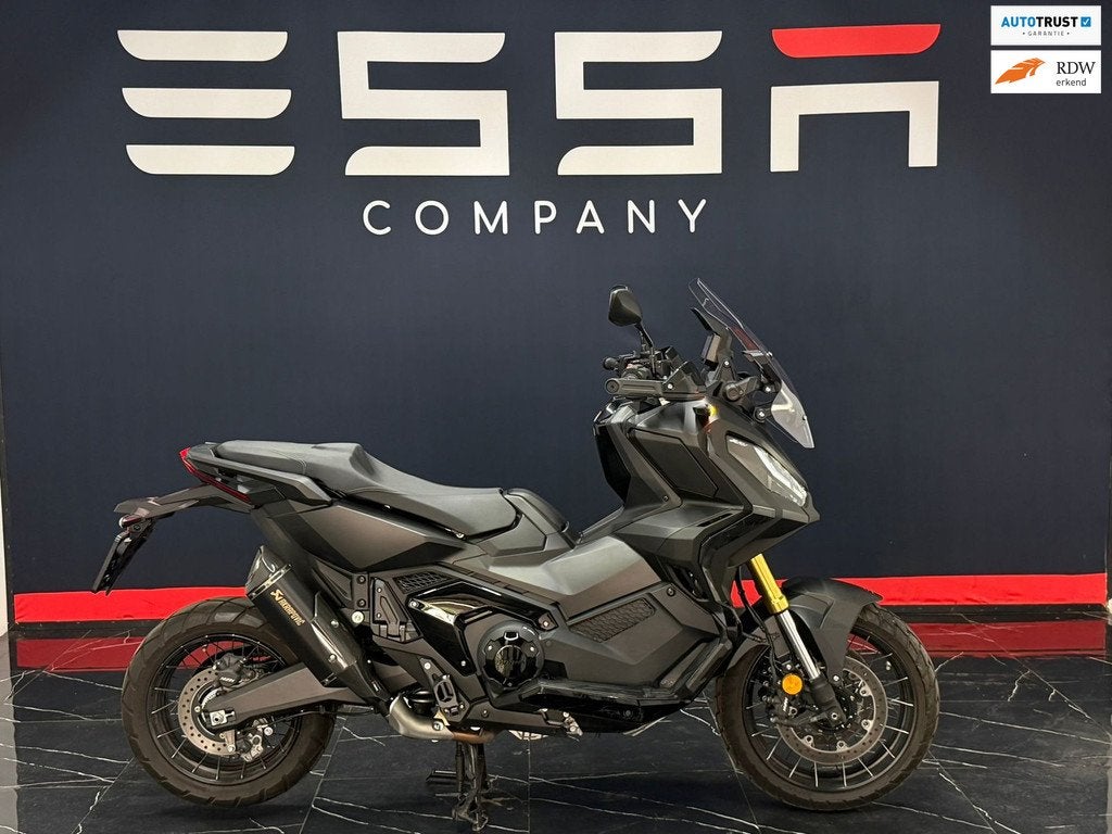 Honda Scooter X-ADV 750 Akrapovic Black on Black LED, Motoren, Motoren | Honda, Scooter, 745 cc, Bedrijf, Meer dan 35 kW