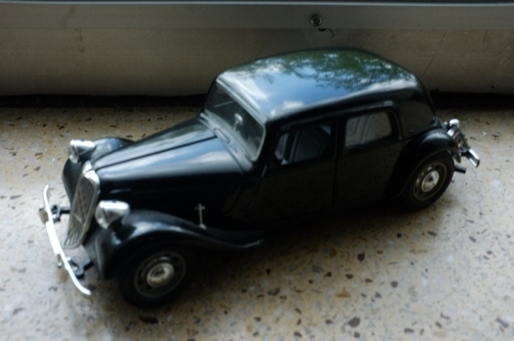 Bburago Citroën Traction Avant 15cc Modelauto 1:24, Ophalen of Verzenden, Zo goed als nieuw, Auto, Bburago