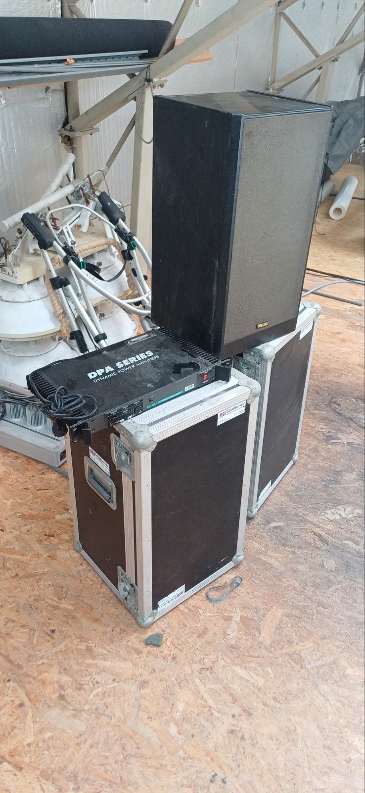 Magnat speakerset met LEM versterker en flightcases, Ophalen, Gebruikt, 60 tot 120 watt, Magnat