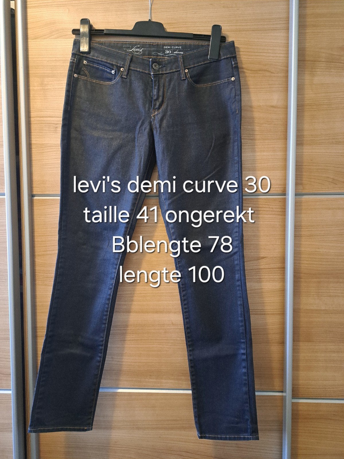 Levi's demi curve maat 30 blauw, Levi's, Ophalen of Verzenden, Zo goed als nieuw, Blauw