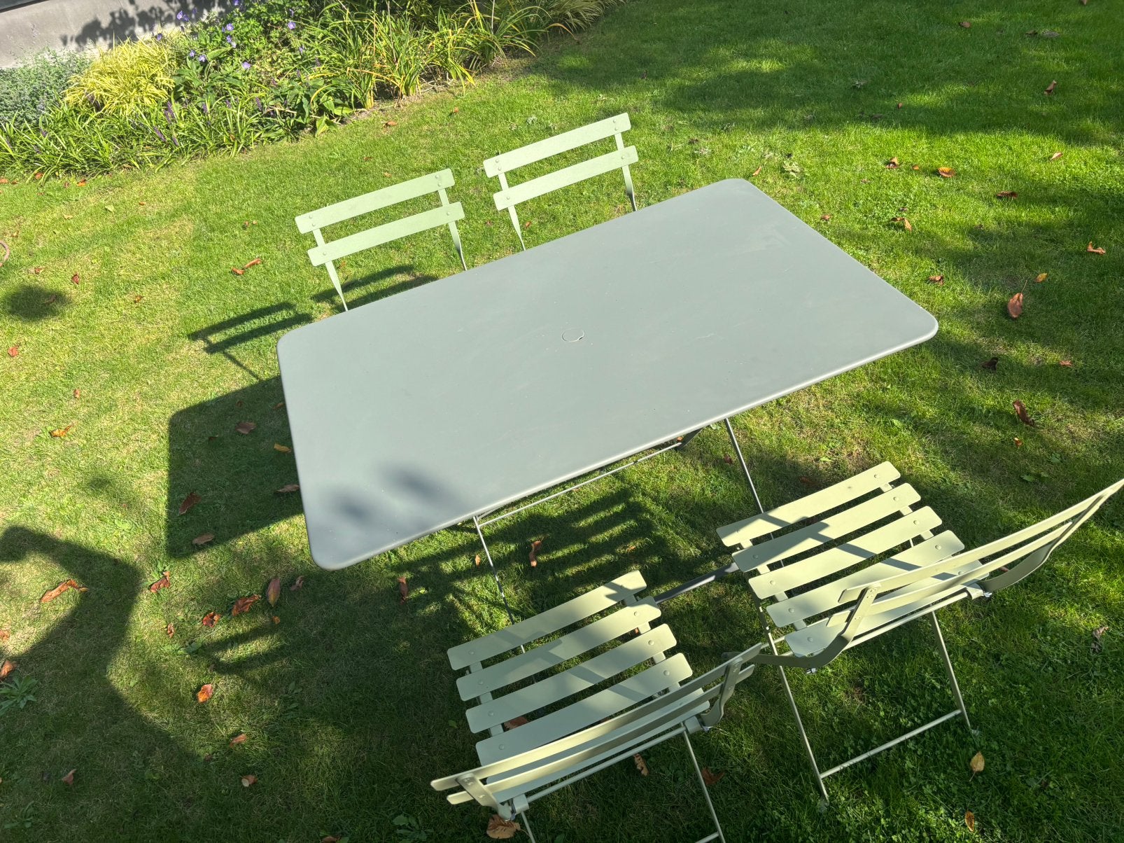 Twv 677 euro: Fermob Bistro tafel 117x77 + 4 stoelen, Ophalen, Gebruikt, Overige materialen, 2 zitplaatsen