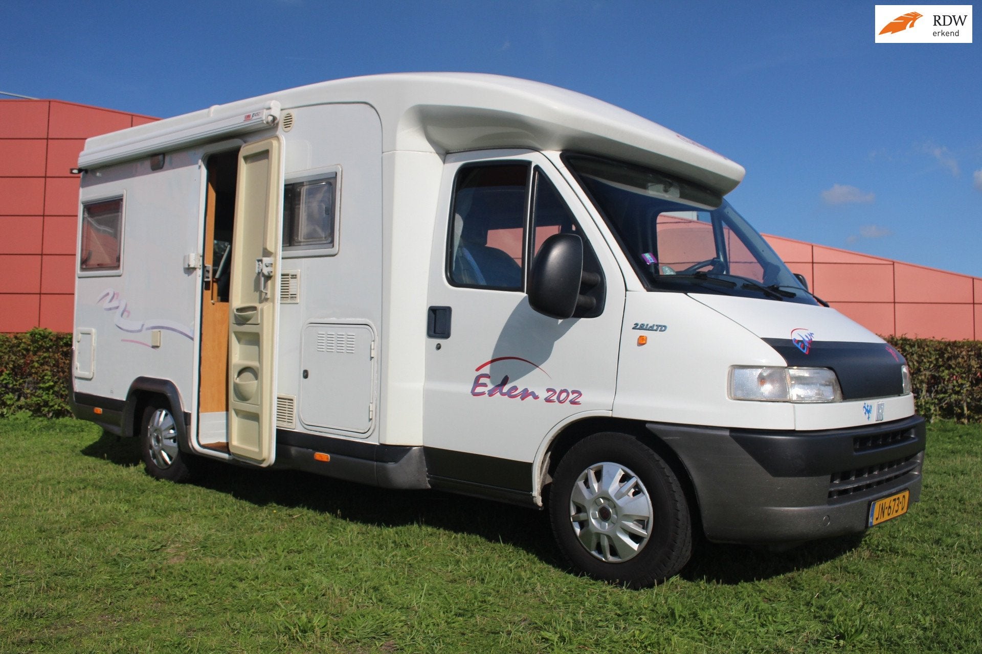 Challenger Eden Ducato 2.8 idTD Airco (motorairco) Frans bed, Caravans en Kamperen, Bedrijf, Challenger, Airconditioning, 5 tot 6 meter