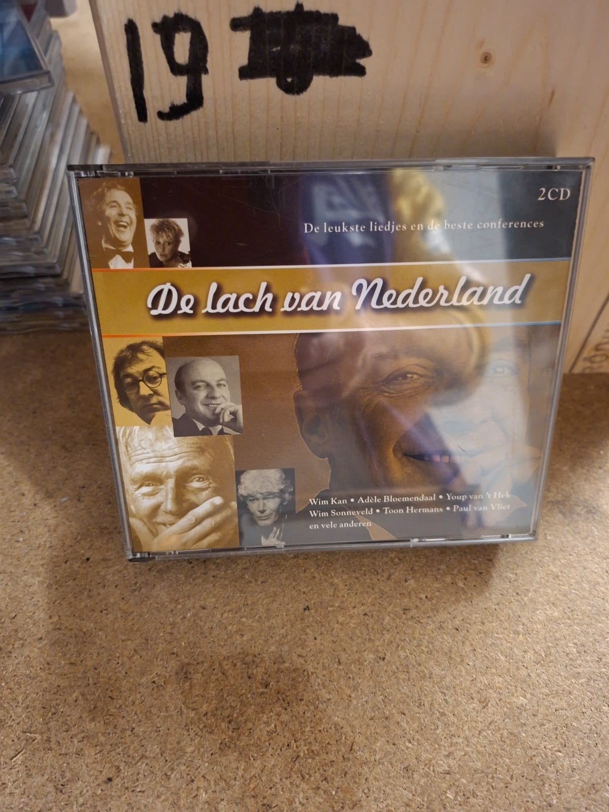 De Lach van Nederland - 2CD met liedjes en conferences, Ophalen of Verzenden, Gebruikt, Verzamelalbum, Inclusief doosje