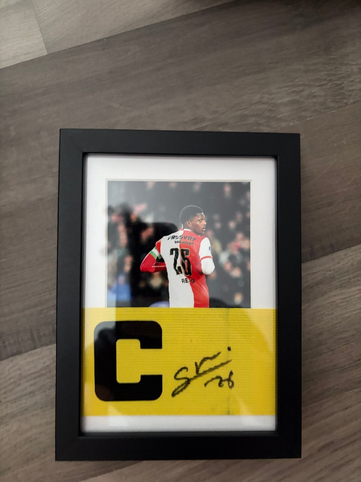 Gesigneerde Feyenoord aanvoerdersband ingelijst, Verzamelen, Ophalen of Verzenden, Zo goed als nieuw, Feyenoord, Overige typen