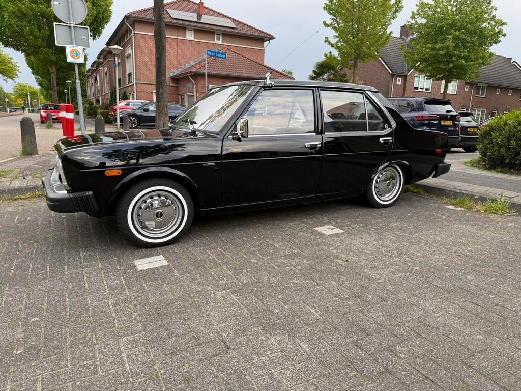FIAT 131 1.3 MIRAFIORI 1977 APK VRIJ, Achterwielaandrijving, Zwart, Zwart, Handgeschakeld