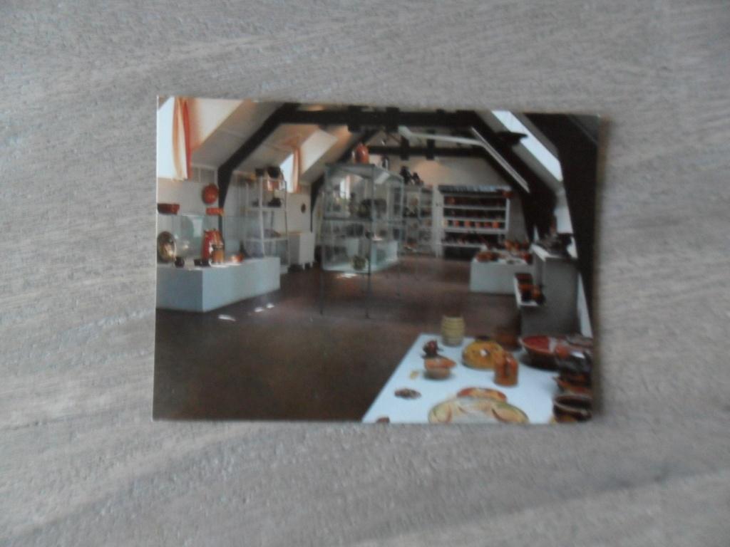 Tegelen, pottenbakkers museum/interieur 1980, Verzamelen, Ansichtkaarten | Nederland, Verzenden, 1980 tot heden, Ongelopen, Noord-Brabant