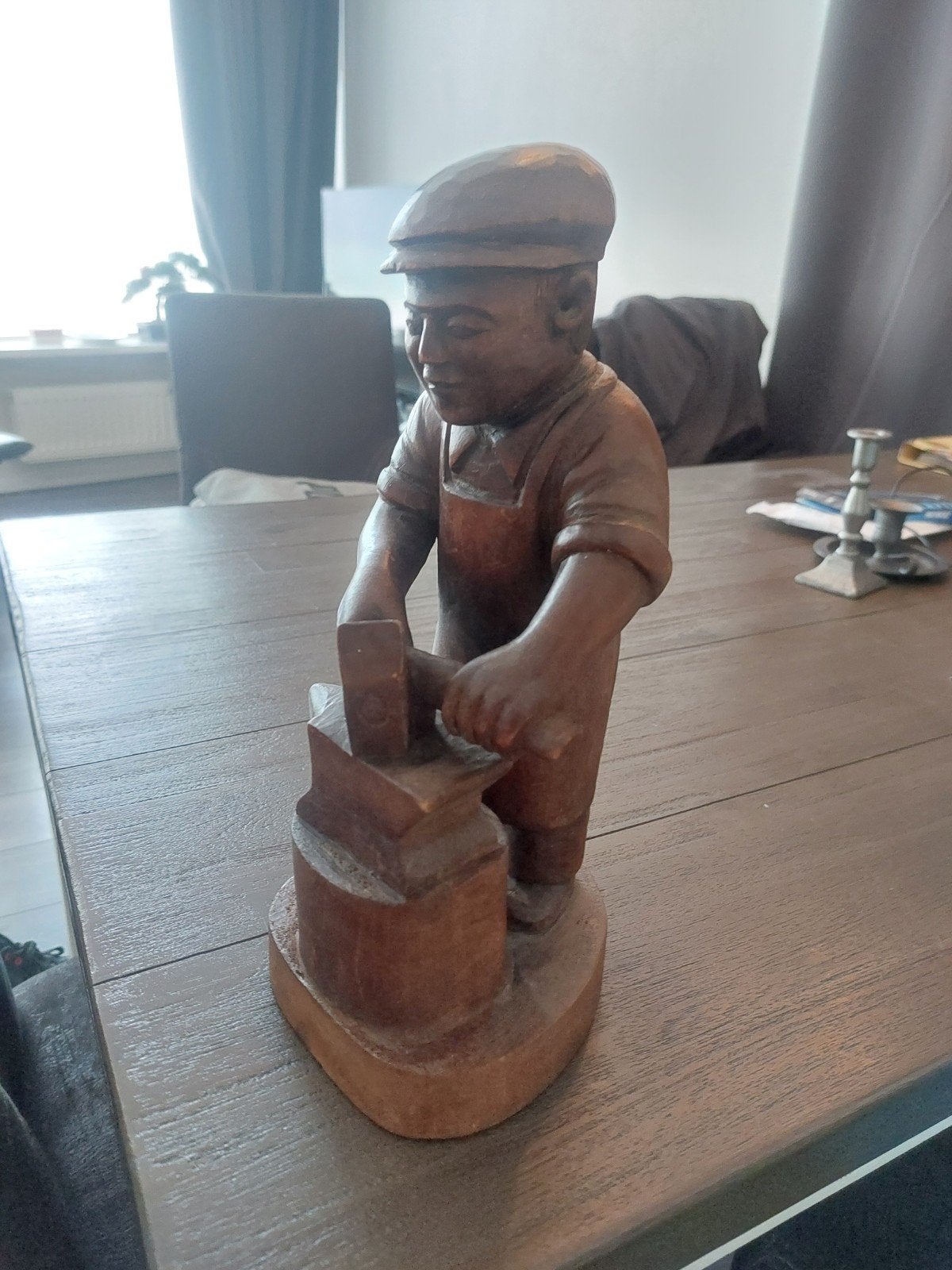 Houten beeld van een smid aan het werk, Ophalen of Verzenden, Handgemaakt, 20 - 50 cm, Beeld