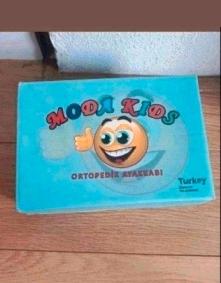 Nieuwe kinder schoenen met licht maat 23, Schoenen, Nieuw, Ophalen of Verzenden, Jongen