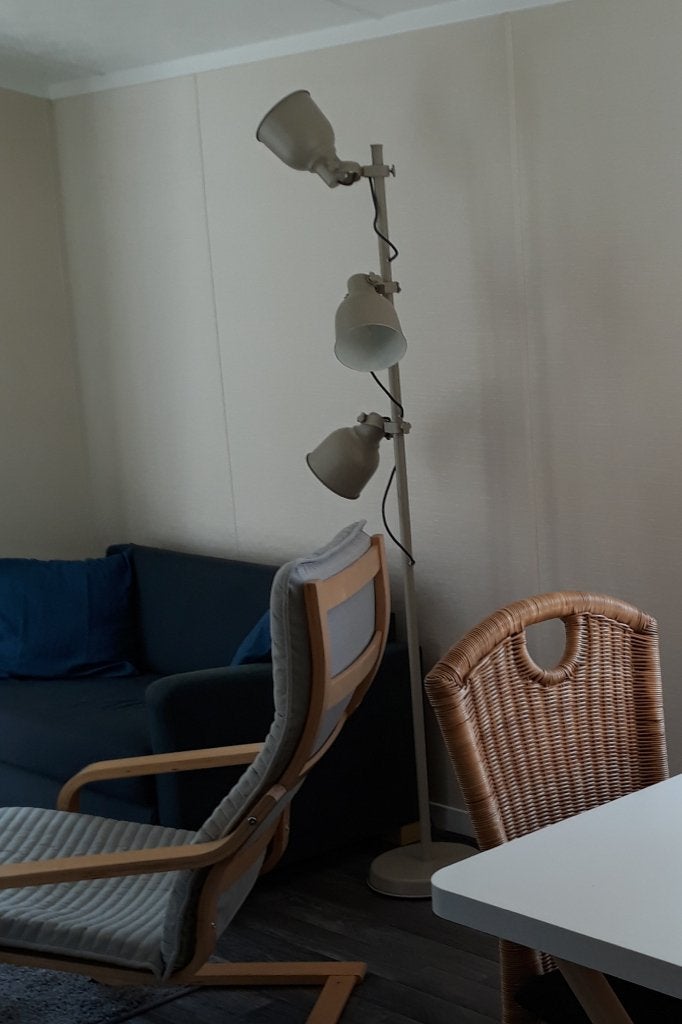 Ikea Hektar vloerlamp met 3 spots beige/taupe, Huis en Inrichting, Ophalen, Zo goed als nieuw, Metaal, 150 tot 200 cm