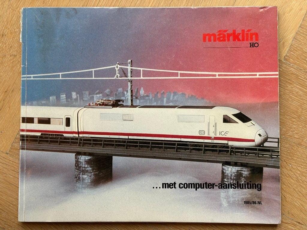 Märklin catalogus 1985 met prijslijst, Wisselstroom, Gebruikt, Märklin, Boek, Tijdschrift of Catalogus