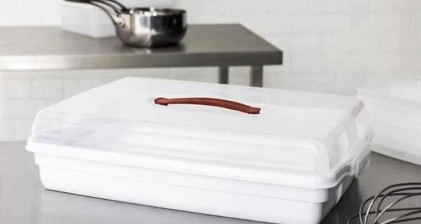 Curver taartcontainer, Huis en Inrichting, Keuken | Keukenbenodigdheden, Zo goed als nieuw, Overige typen, Kunststof, Wit, Ophalen of Verzenden