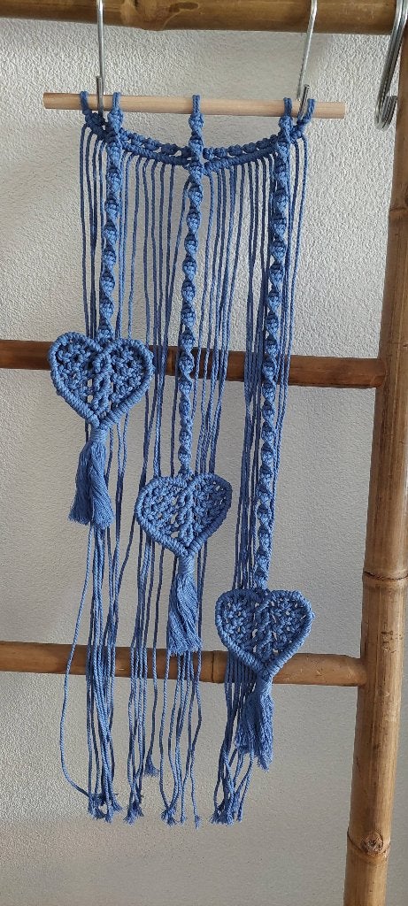 Handgemaakte Macramé Wandhanger met Hartjes - Blauw, 65 cm, Textiel, Nieuw, Ophalen of Verzenden