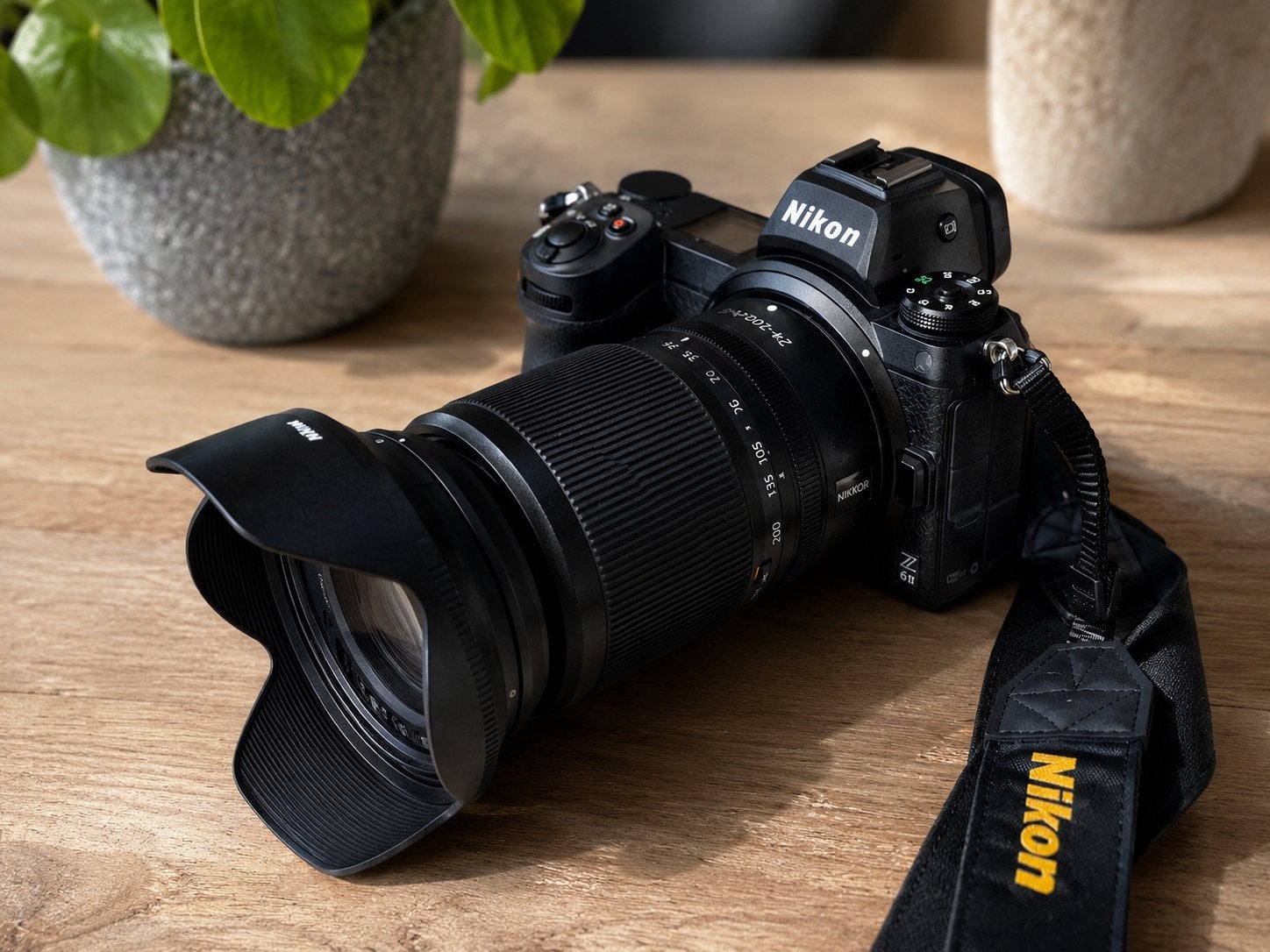 Nikon Z6 II + Nikkor Z 24-200mm VR + 2x SanDisk Extreme, Ophalen, Spiegelreflex, Zo goed als nieuw, Nikon