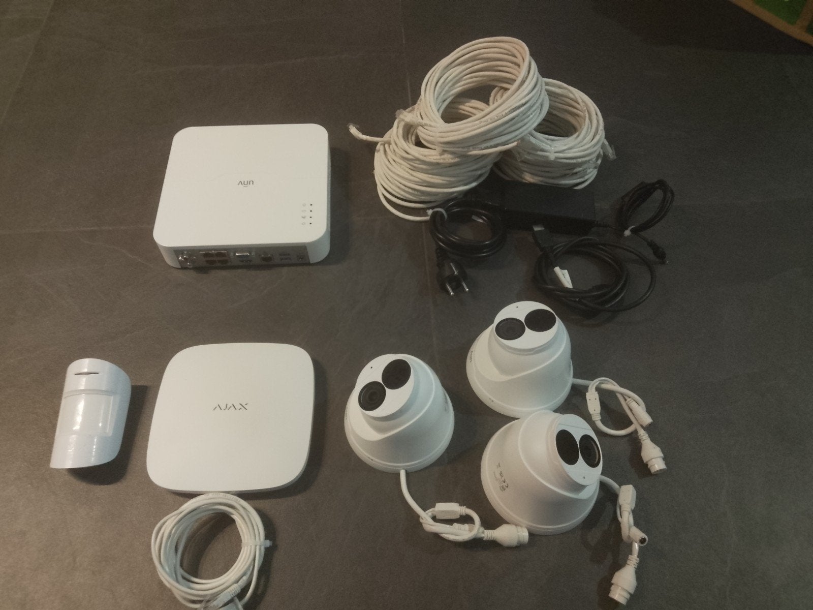 Beveiligingssysteem: NVR, Ajax Hub 2 Plus, 3 camera's en PIR, Ophalen of Verzenden, Zo goed als nieuw, Binnencamera
