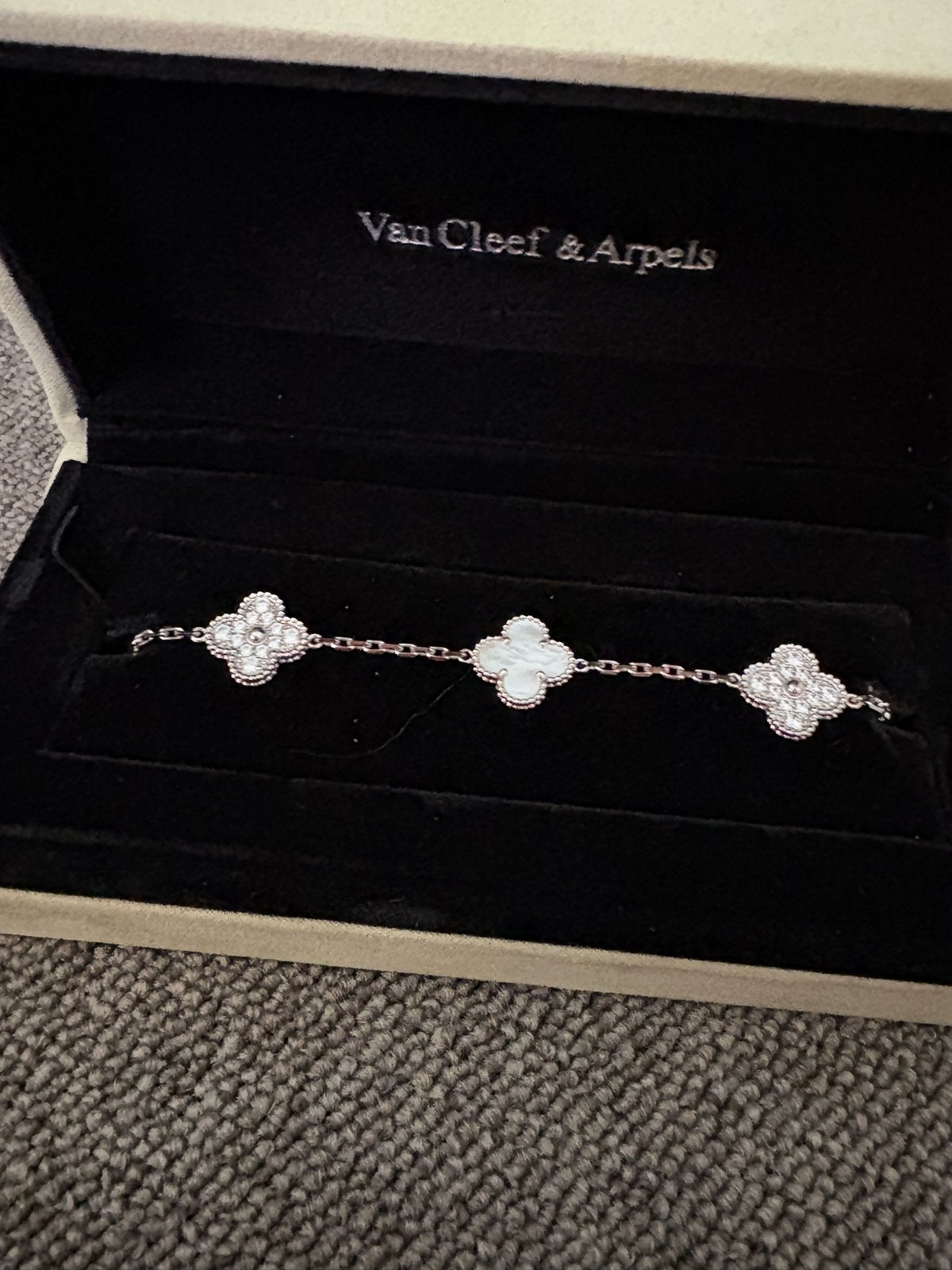 Van Cleef & Arpels Alhambra Armband 5 Motieven, Ophalen of Verzenden, Zo goed als nieuw, Met edelsteen, Zilver