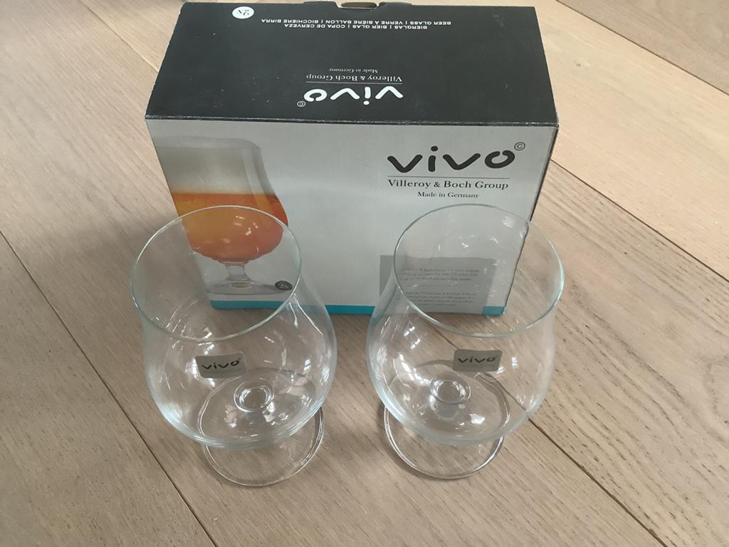 als nieuw - 2 mooie bierglazen van Vivo - Villeroy en Boch, Ophalen of Verzenden, Zo goed als nieuw, Bierglas