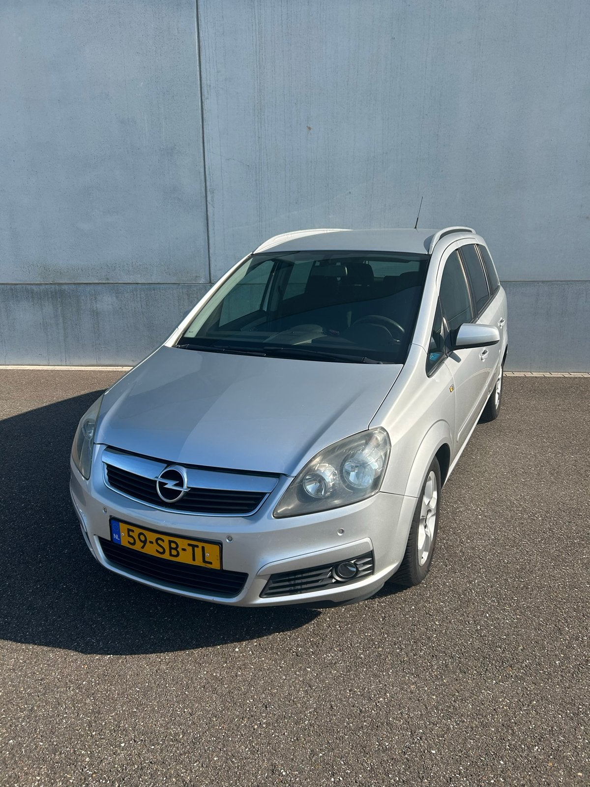 Opel Zafira 1.6 2005 Grijs - zeer goede staat, Auto's, Voorwielaandrijving, 4 cilinders, 7 stoelen, 75 €/maand