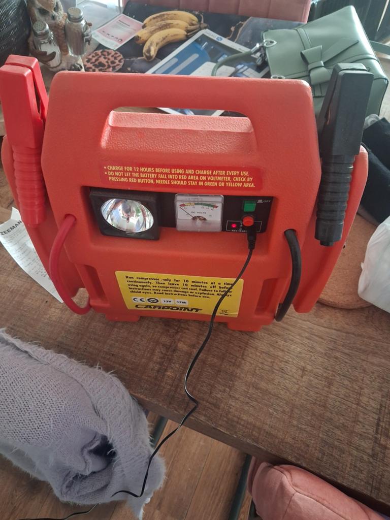 Carpoint Jumpstarter met Compressor en Lamp, Ophalen of Verzenden, Gebruikt