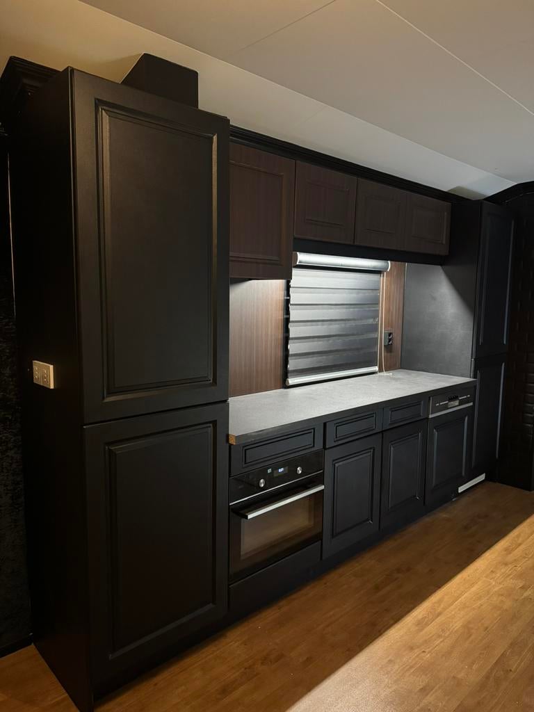 Een nieuwe look voor je oude keuken! Keuken wrappen, Huis en Inrichting, Keuken | Complete keukens, Ophalen, Overige typen, Nieuw