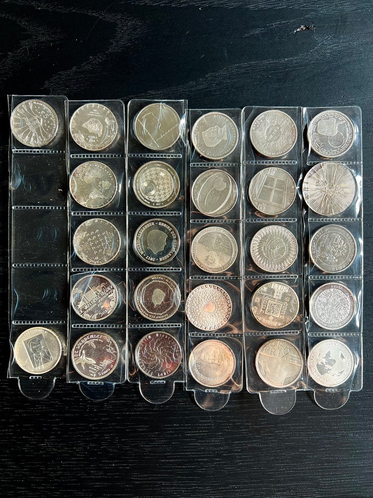 Nederlandse herdenking munten, Ophalen of Verzenden, Overige landen, 5 euro, Setje