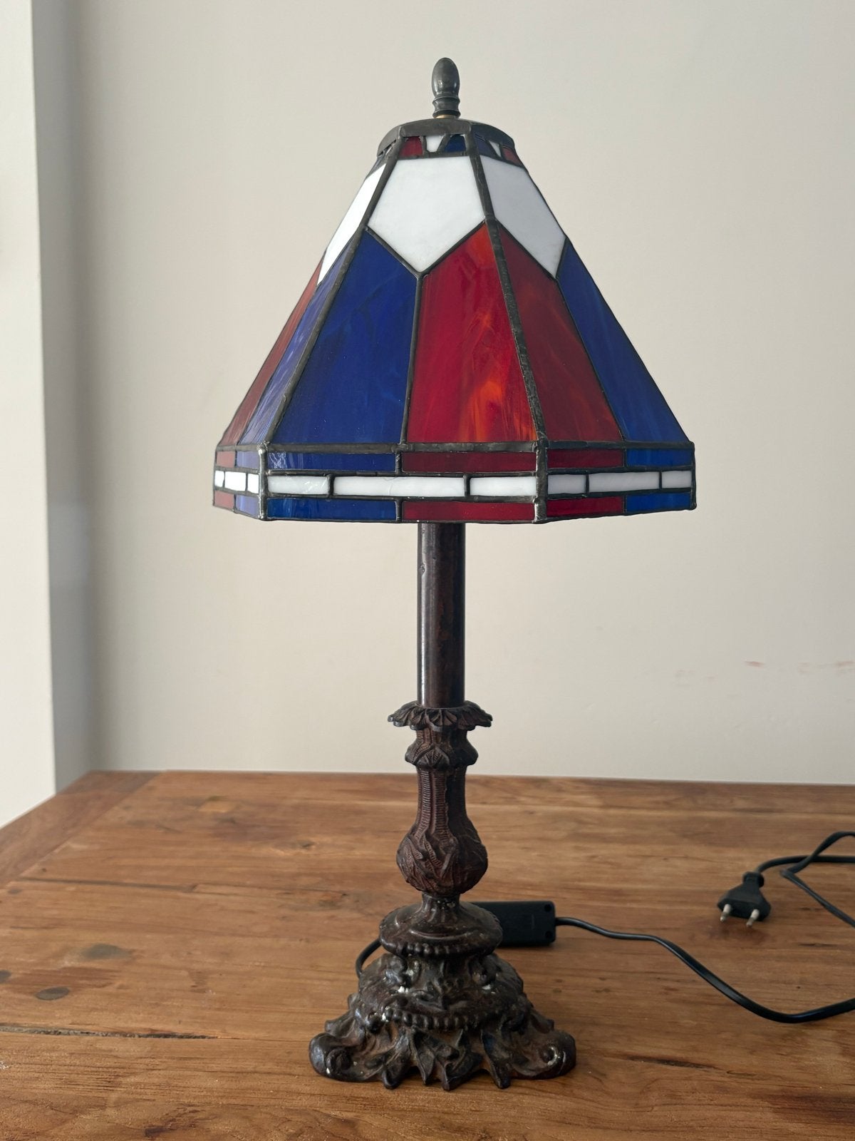 Glas in lood tafellamp - wit, rood en blauw glas, Ophalen