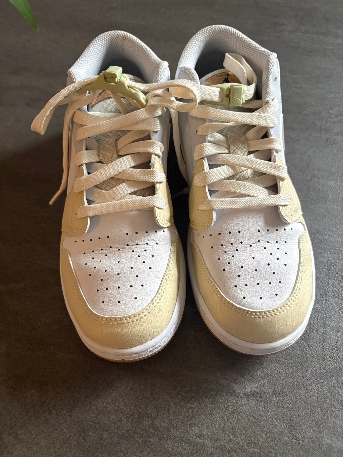 Nike Air Jordan 1 Low SE Craft - Maat 39, Ophalen of Verzenden, Zo goed als nieuw, Wit, Sneakers of Gympen