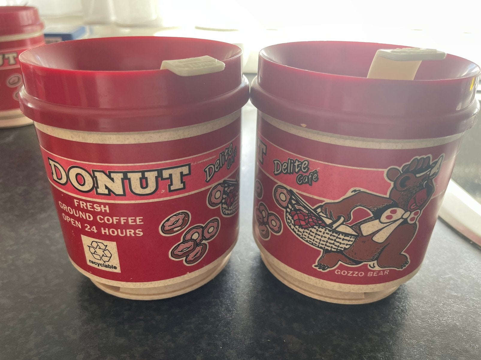 Set van 4 vintage Donut Delite Café Gozzo Bear koffiebekers, Ophalen of Verzenden, Gebruikt
