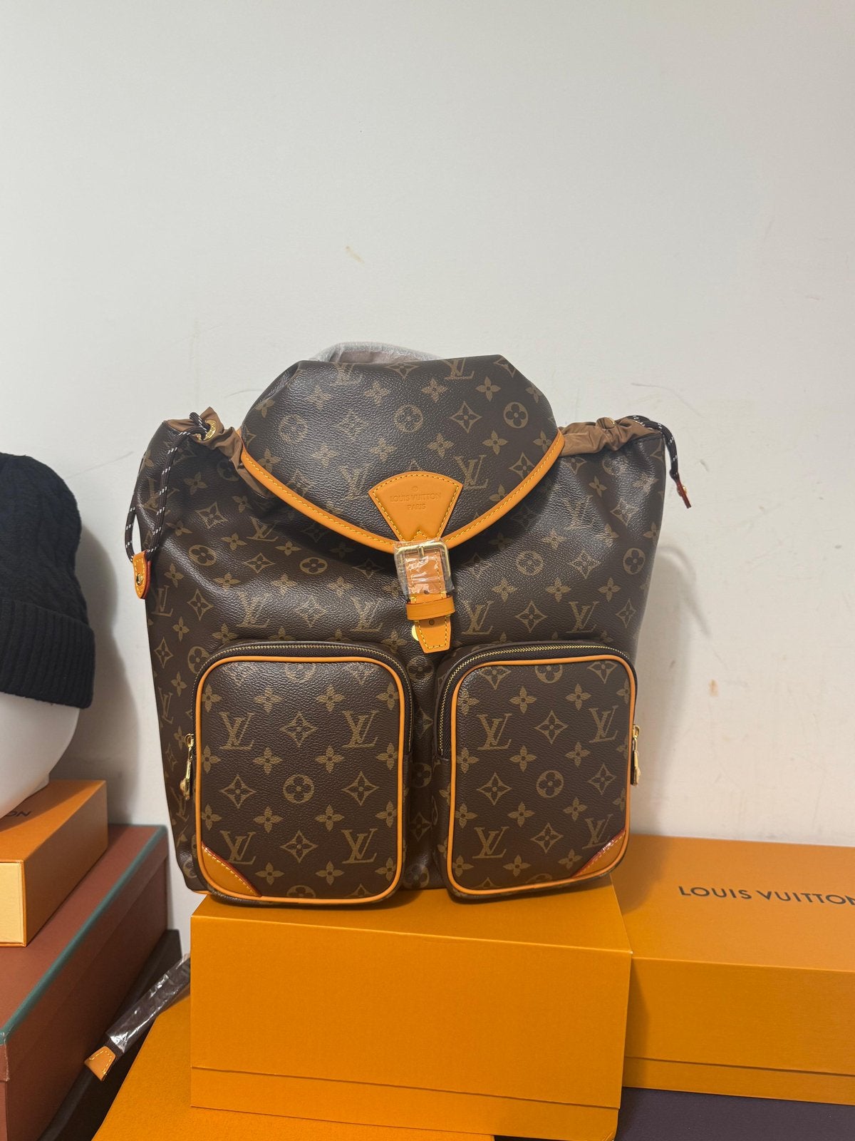 Louis Vuitton Montsouris Cargo Monogram backpack, Sieraden, Tassen en Uiterlijk, Tassen | Rugtassen, Ophalen of Verzenden, Nieuw