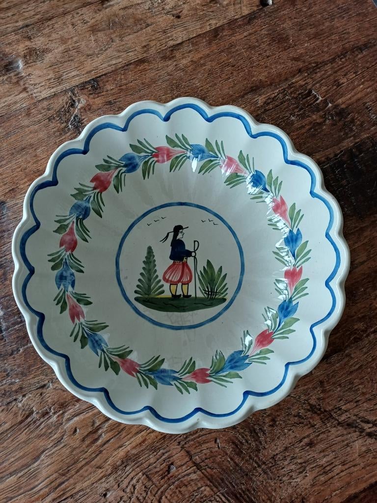 Oude Schaal met Gegolfde Rand Quimper France voor € 10, Antiek en Kunst, Ophalen