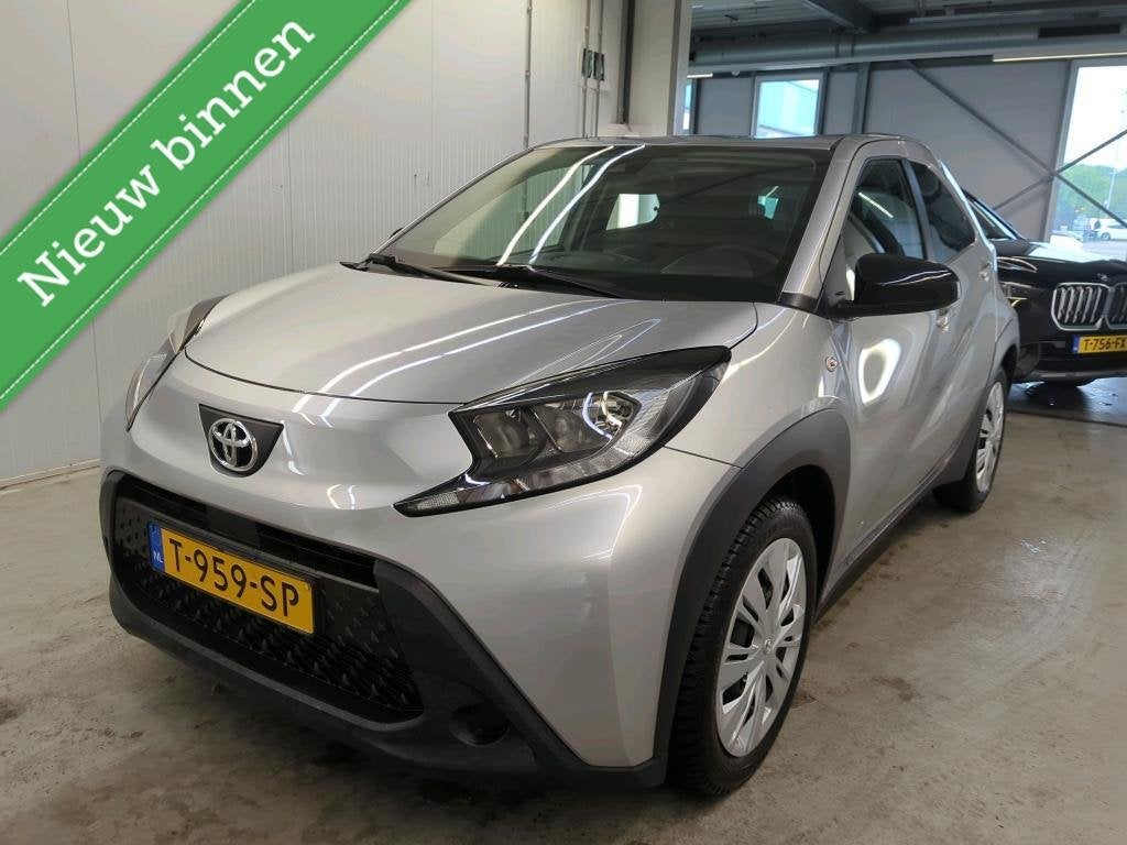 Toyota Aygo X 1.0 VVT-i MT Play, Gebruikt, 920 kg, 4 stoelen, Leder en Stof