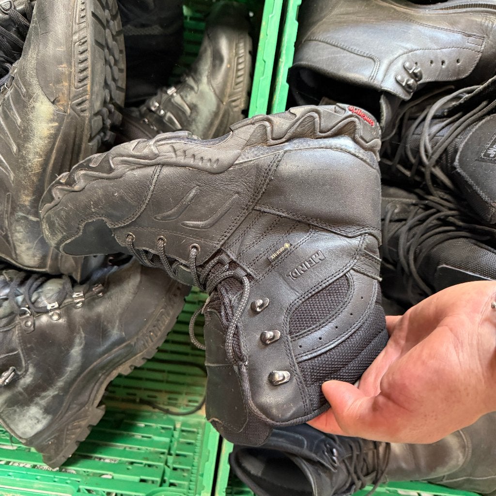 PARTIJ 164x Bergschoenen Legerkisten Meindl, Haix, Lowe etc., Ophalen, Gebruikt, Defensie, Schoenen
