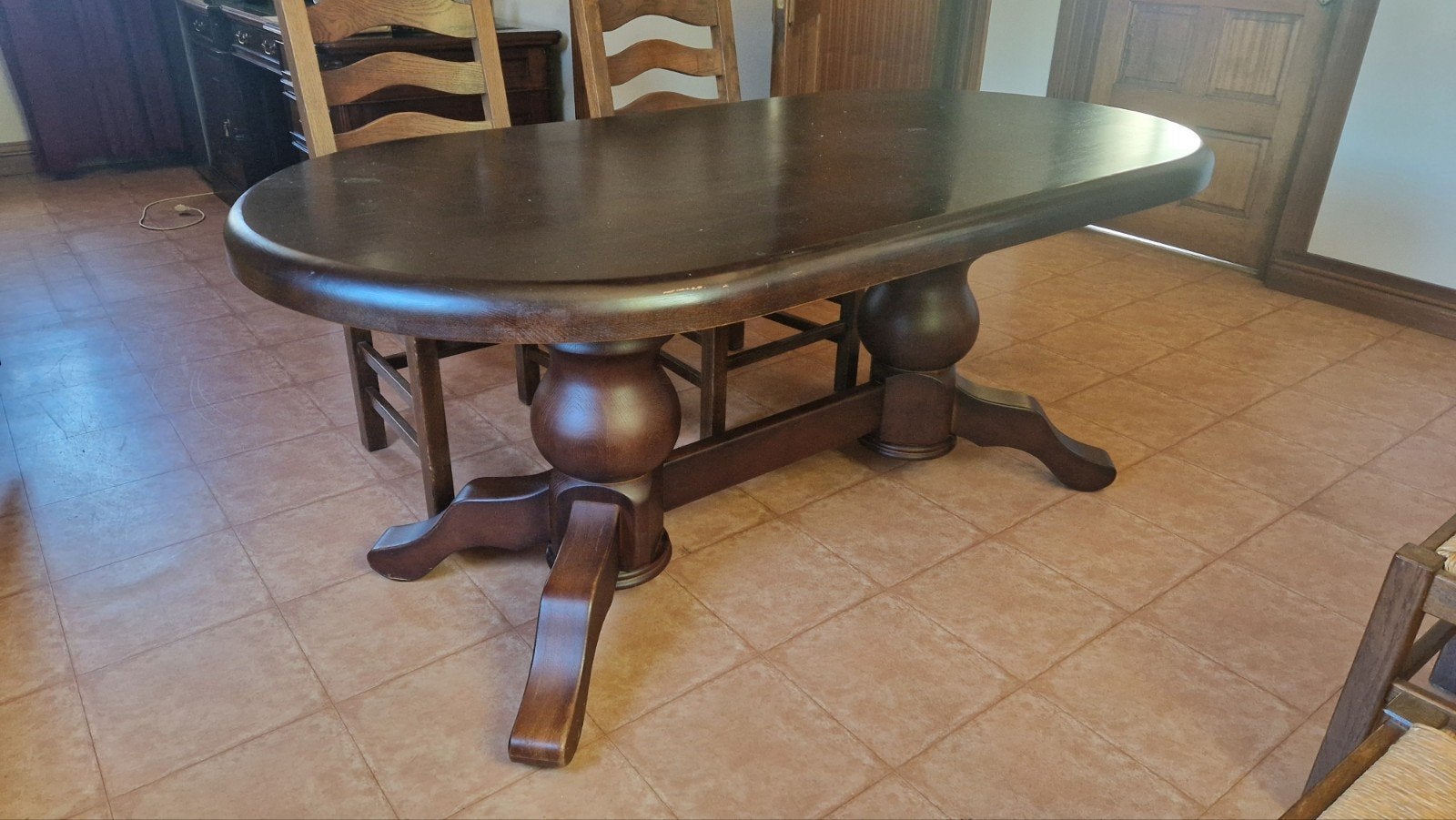 Ovale eettafel inclusief 4 stoelenmet lichte gebruikersspore, Ophalen, Gebruikt, 100 tot 150 cm, Klassiek
