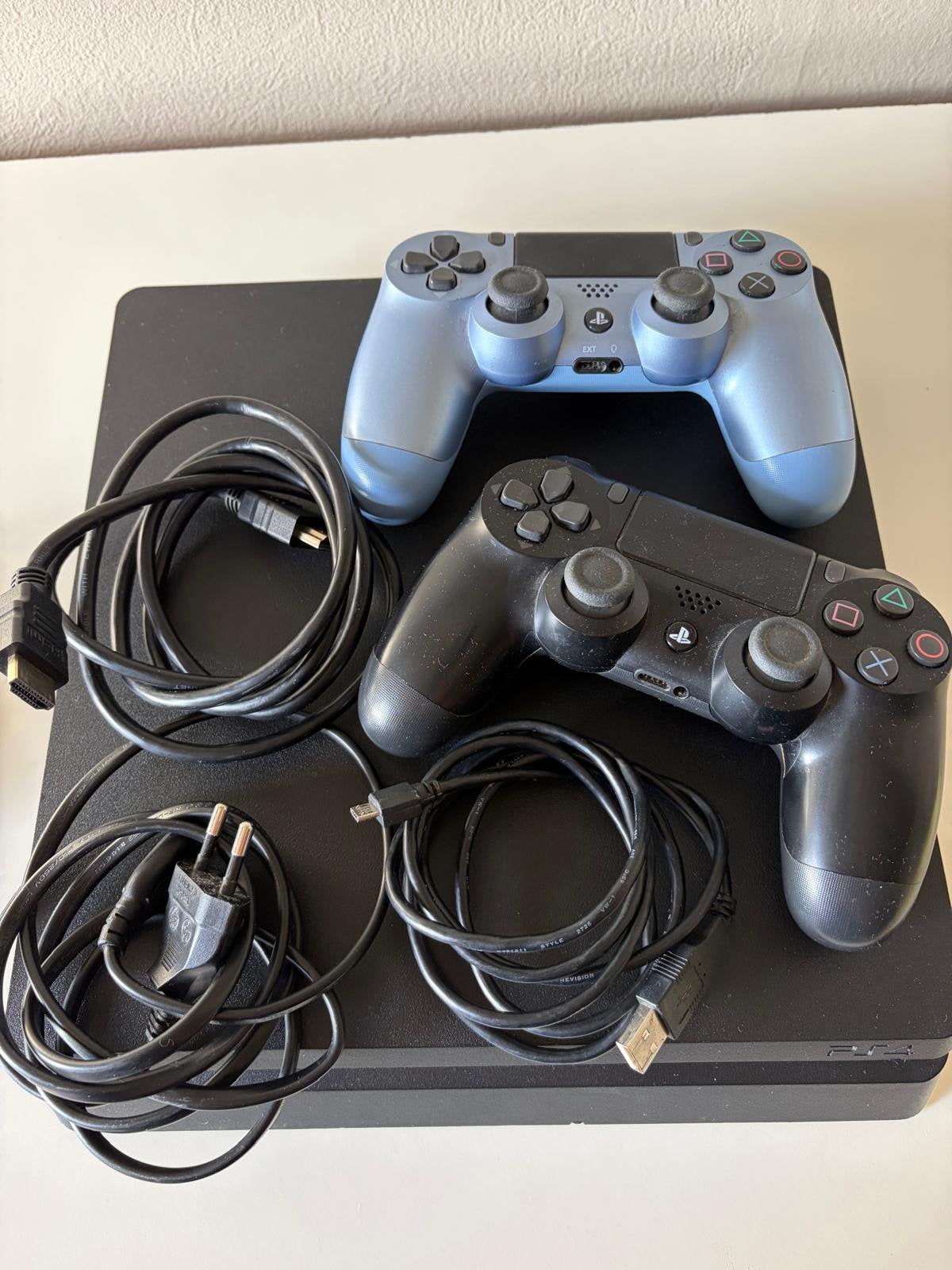 PlayStation 4 (PS4). 500Gb, Ophalen of Verzenden, Zo goed als nieuw, Met 2 controllers, Original
