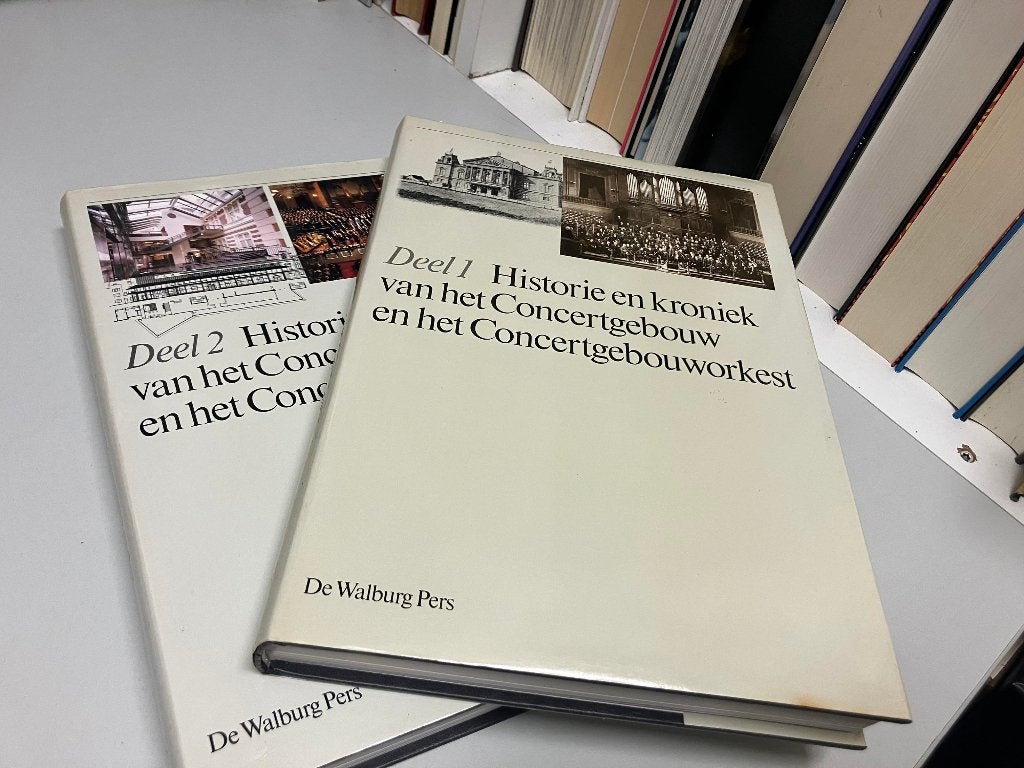 Historie en kroniek van het concertgebouw en orkest, Boeken, Ophalen of Verzenden, Gelezen, Artiest