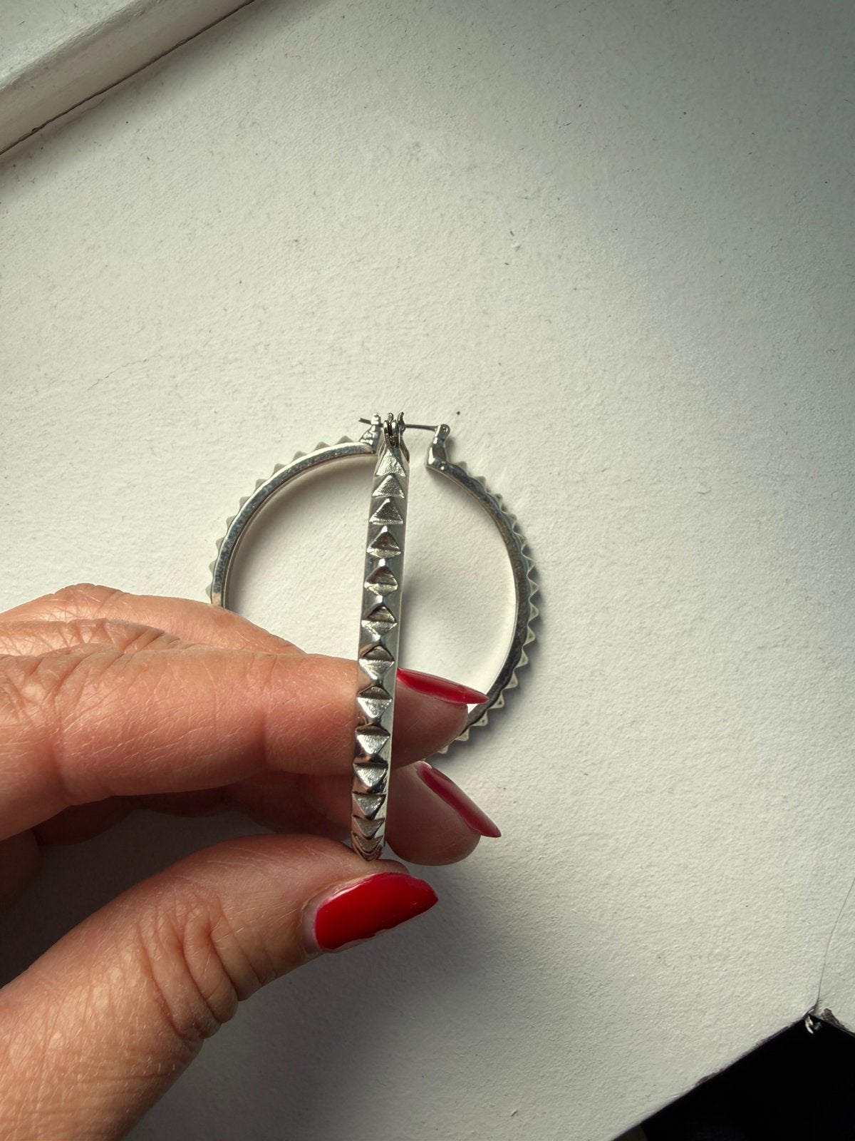 Izgst Mooie zilverkleurige oorringen Met een werkje, Ophalen of Verzenden, Zo goed als nieuw, Zilver, Overige materialen