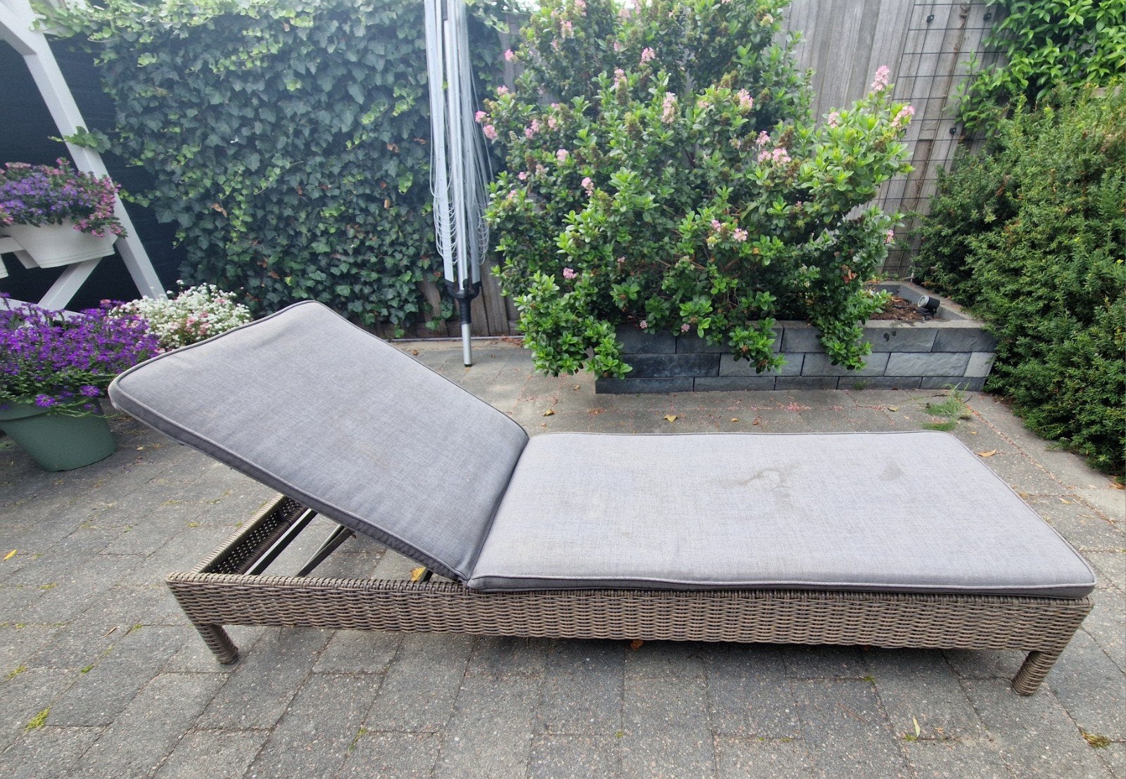 Rotan ligbed met 6 standen en wasbare kussenhoes, Ophalen, Gebruikt, Rotan, Verstelbaar
