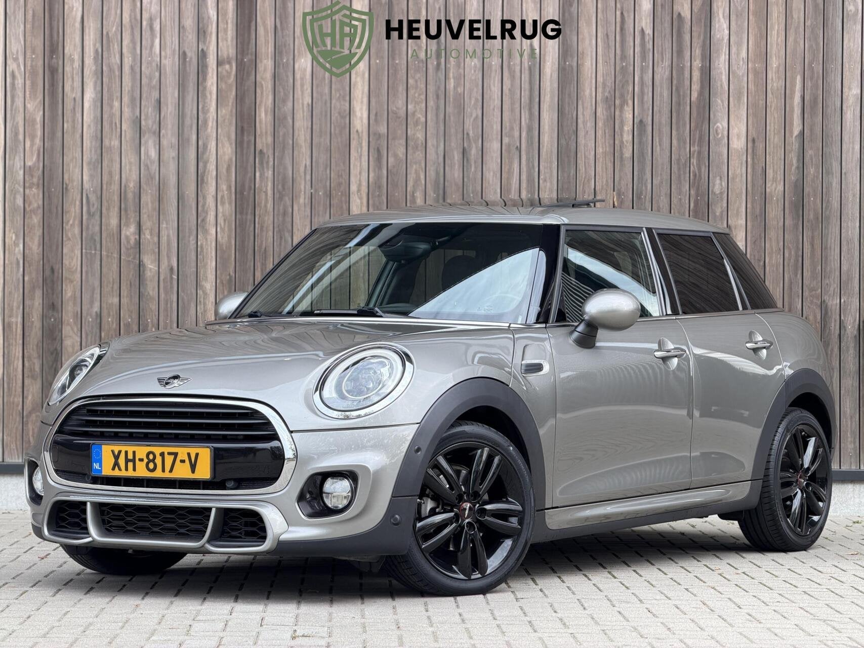 Mini Cooper 5-Deurs 1.5 | JCW PAKKET | PANORAMADAK | CAMERA, Auto's, 136 pk, Gebruikt, Euro 6, Leder en Stof