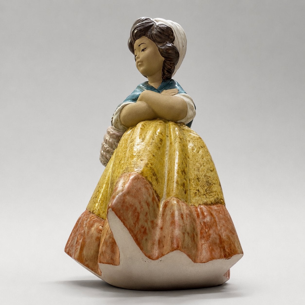Lladró Girl with Crossed Arms 2093 – Salvador Debón, Ophalen of Verzenden