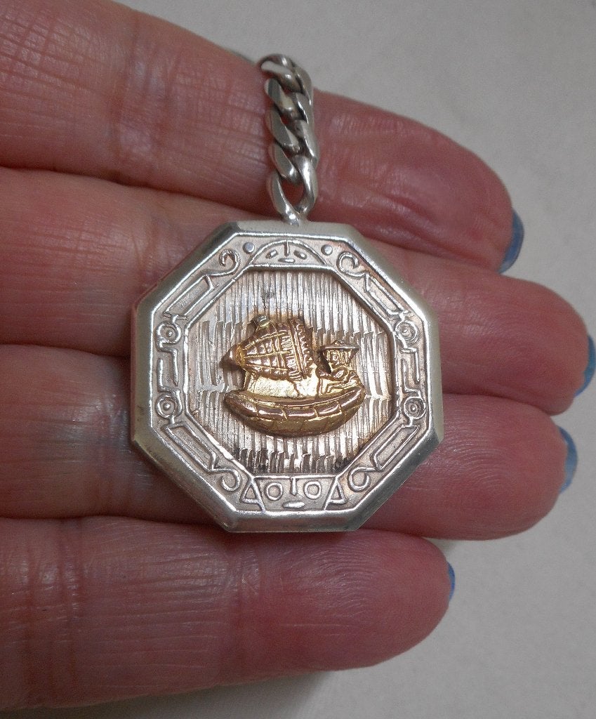 Zilveren sleutelhanger met 18 kt goud nr.1055, Verzenden, Zilver, Overige typen