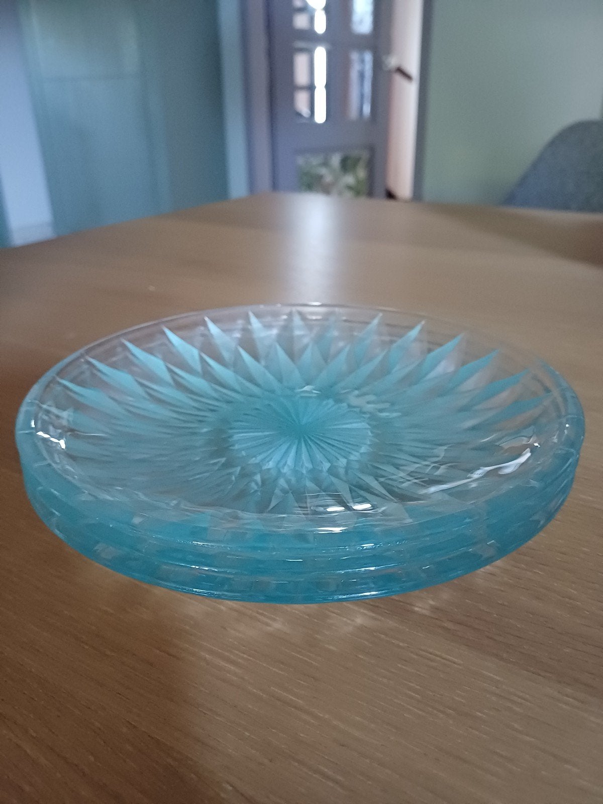 4 lichtblauwe transparante glazen bordjes, Ø 20 cm, Huis en Inrichting, Keuken | Servies, Ophalen, Bord(en), Overige stijlen, Glas