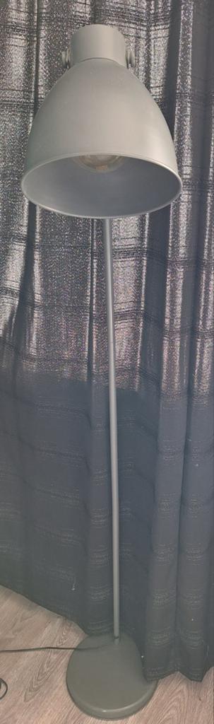 Tekoop vloerlamp, Ophalen, Zo goed als nieuw, 150 tot 200 cm
