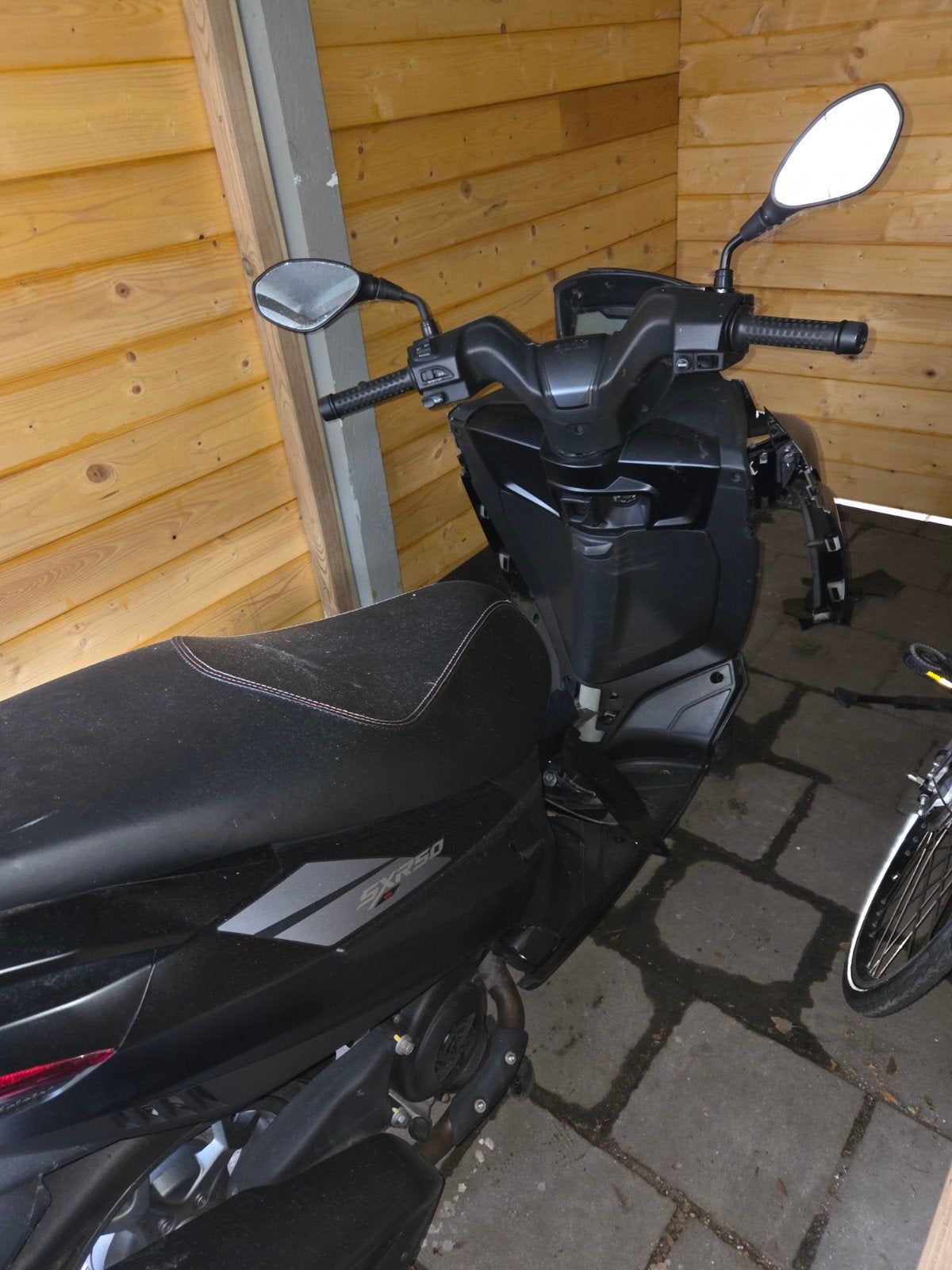Aprilia sxr 50 schade scooter, Fietsen en Brommers, Scooters | Aprilia, Ophalen, Gebruikt, Overige modellen, Maximaal 45 km/u