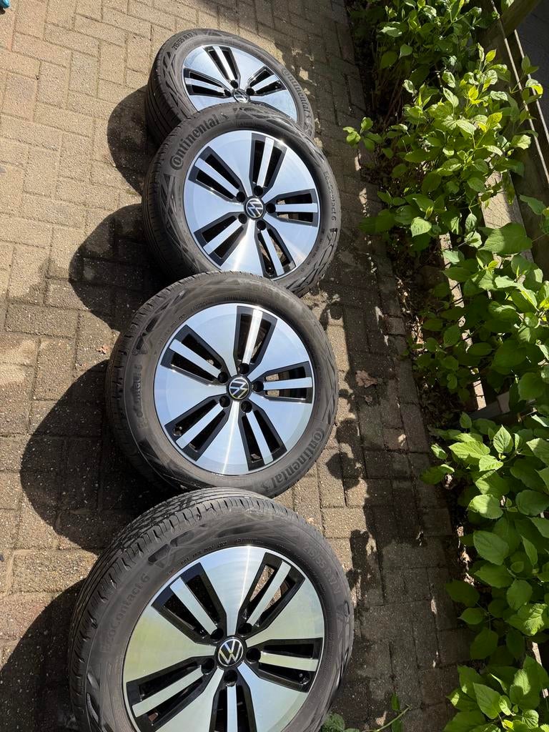 Volkswagen 17 inch wielen + banden (215/55 R17) - nette staa, Auto-onderdelen, Banden en Velgen, Banden en Velgen, 17 inch, Ophalen of Verzenden